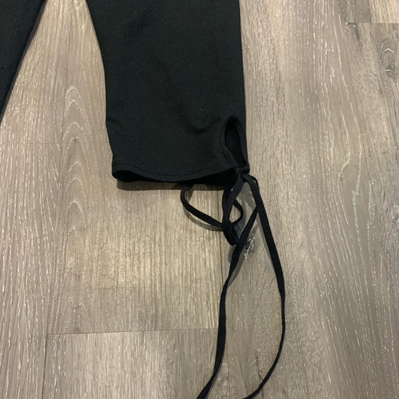 Fabletics capris - Picture 2 of 9